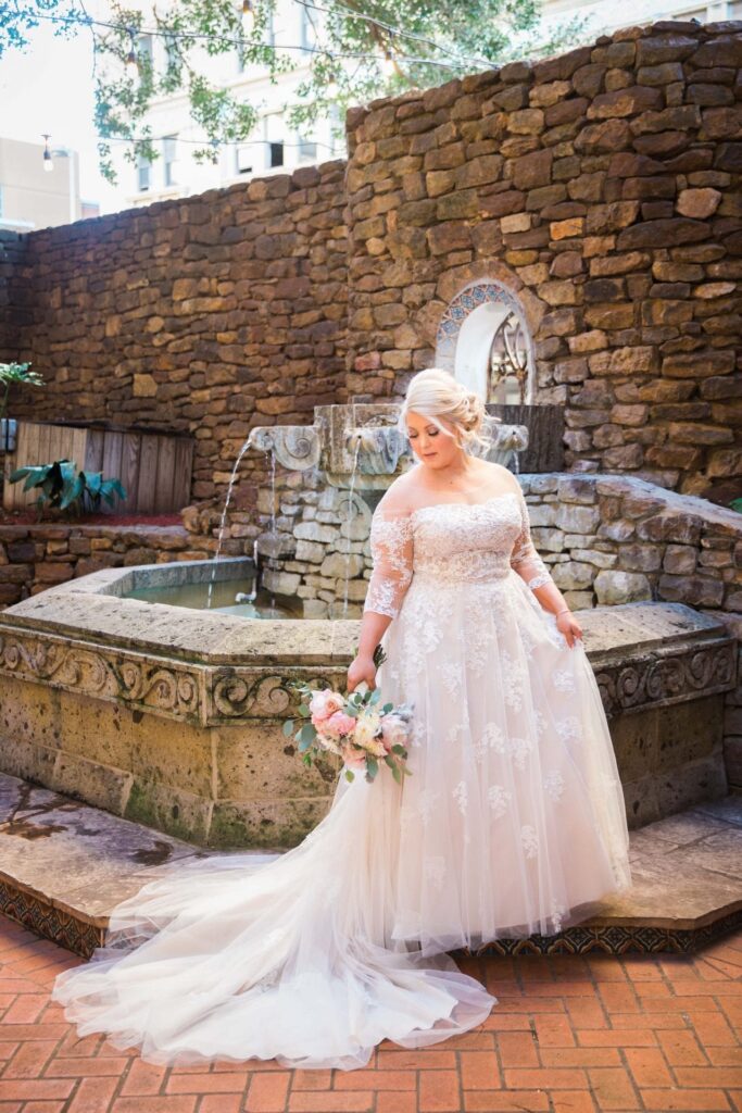 Crawford wedding Omni Del Mansion riverwalk bride by fountain