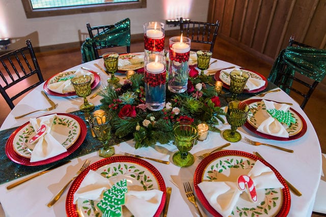 Styled shoot Chandelier of Gruene Christmas candles on the table