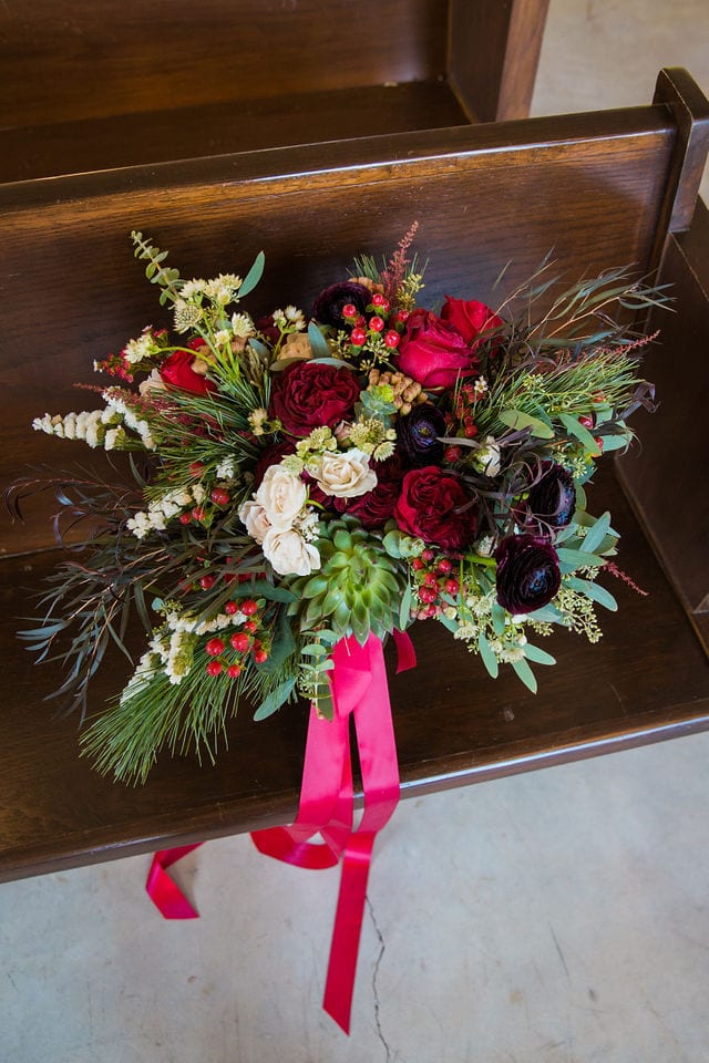 Styled shoot Chandelier of Gruene Christmas bridal bouquet