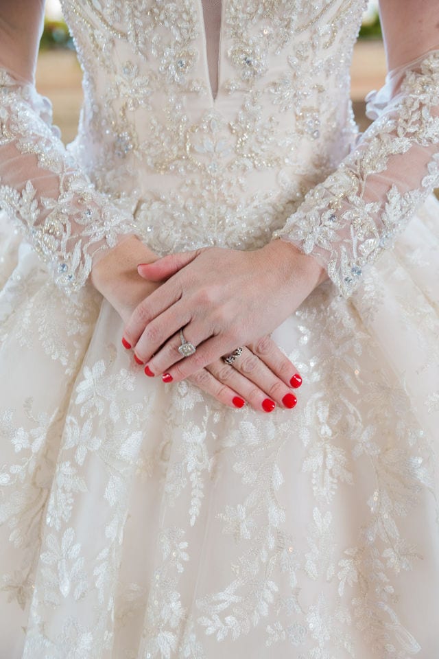 Styled shoot Chandelier of Gruene Christmas Bride and her hands