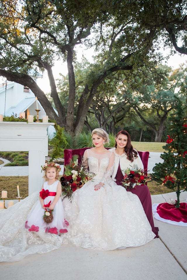 Styled shoot Chandelier of Gruene Christmas Bride and girls on the sofa close up