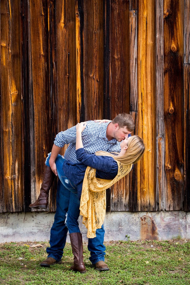 CT engagement session at Gruene in the wooden wall dip