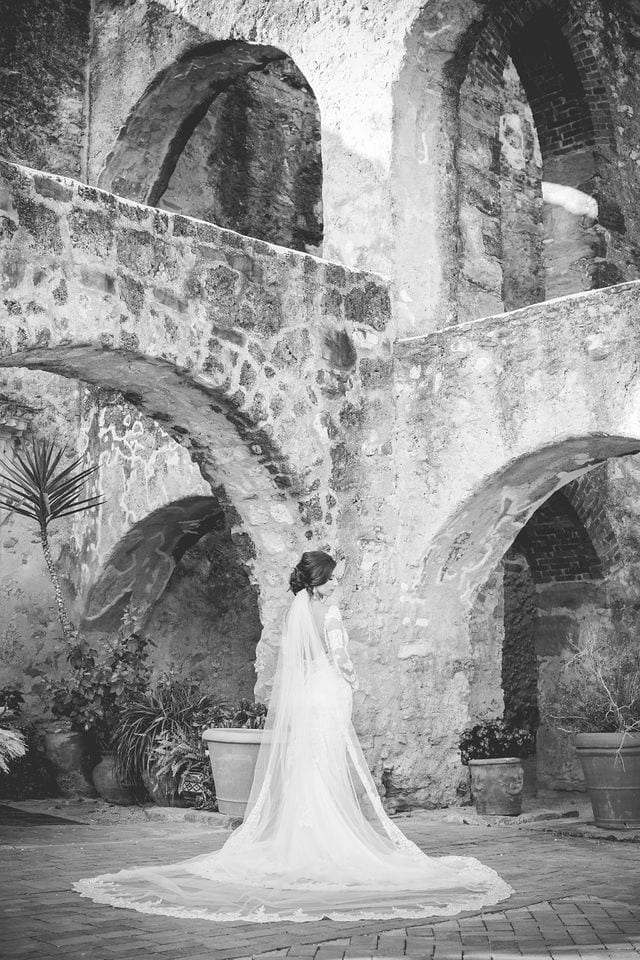 Baleigh Bridal Mission San Jose, San Antonio side of arches bw