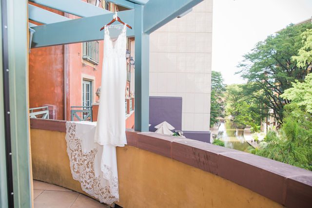 Anne wedding hotel Valencia dress on the balcony