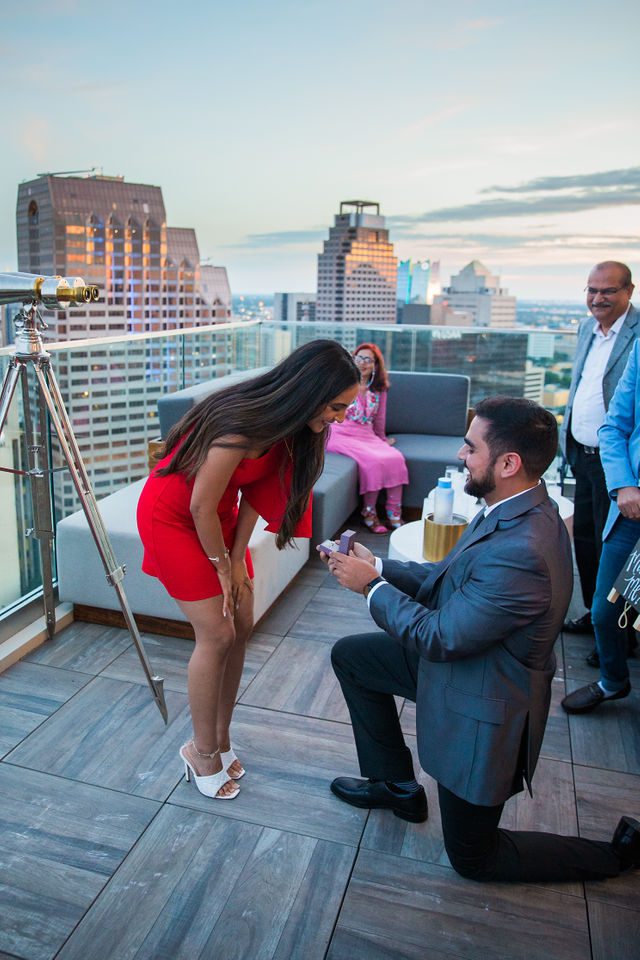 Kunal proposal at the Thompson Hotel, the proposal moment
