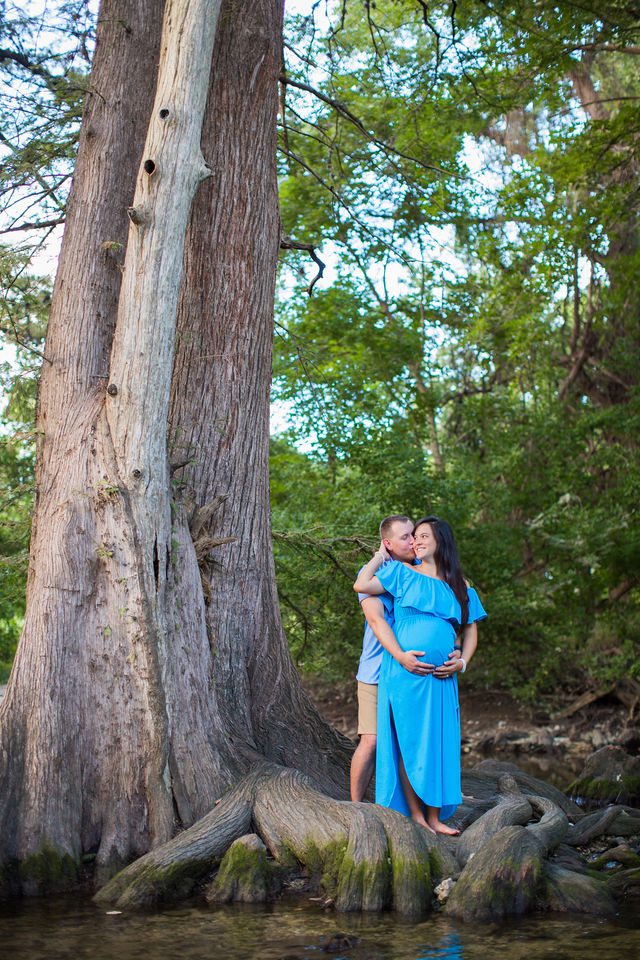 Stefan maternity Cibolo Natural Area on the cypress tree snuggling