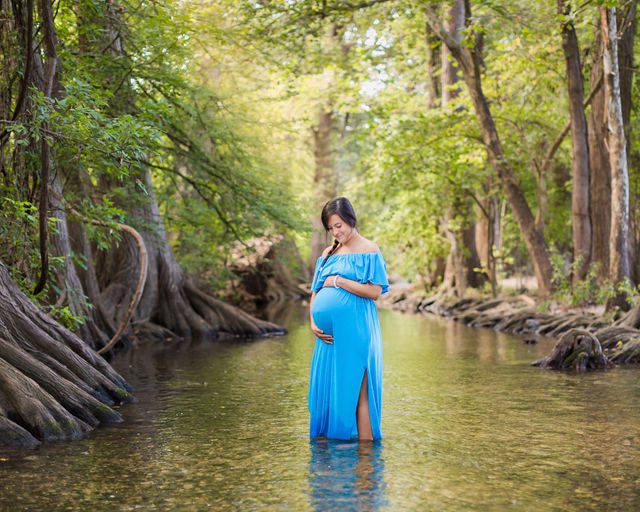 Stefan maternity Cibolo Natural Area Couple in the river looking at