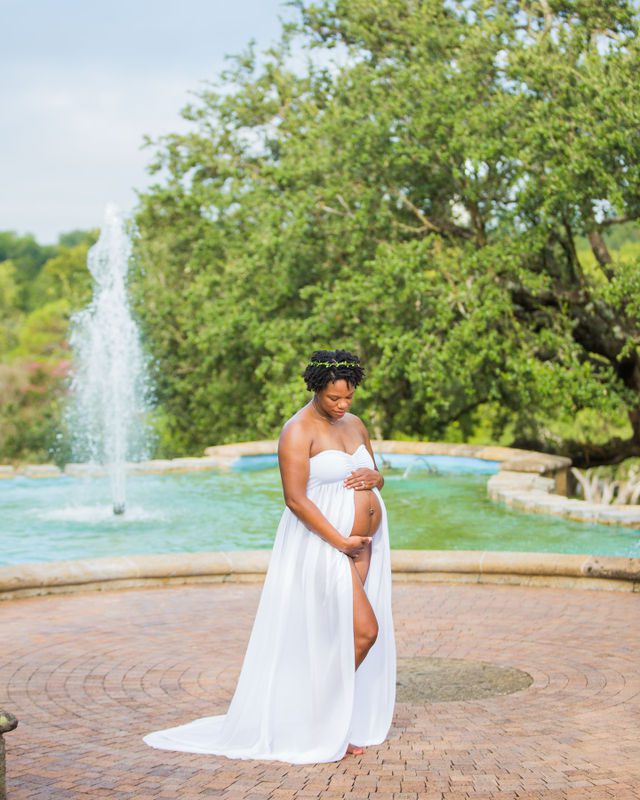 Shara maternity McNay Art Museum white dress in front of the fountain