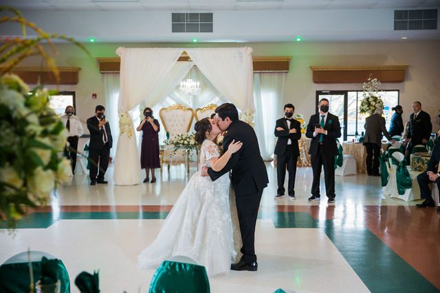 Chloe's San Antonio wedding reception at Las Fuentes couple fist dance kiss