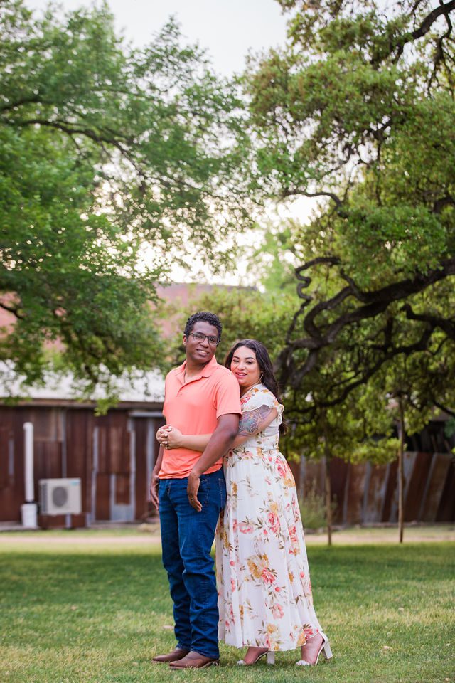 Elexes engagement session in Gruene on the grass standing