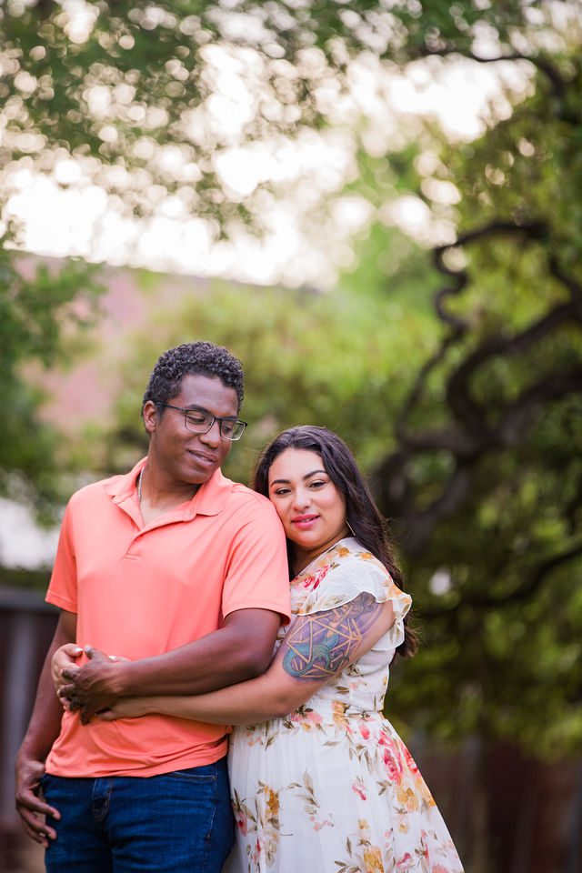 Elexes engagement session in Gruene on the grass snuggling
