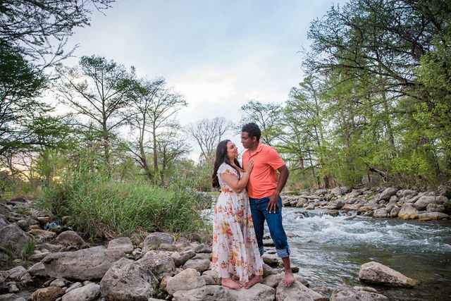 Elexes engagement portrait in Gruene by the river