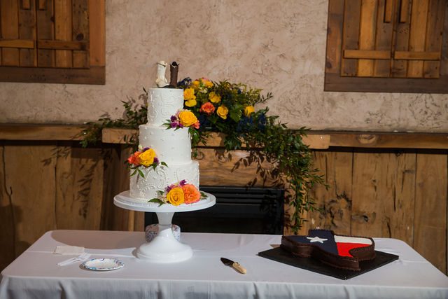 Liz's wedding at Enchanted Springs Ranch cakes