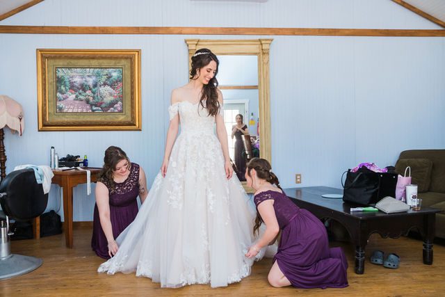 Graysen wedding in Comfort getting ready with bridesmaids