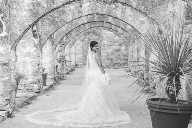 Sonali's bridal session in the arches of Mission San Jose black and white