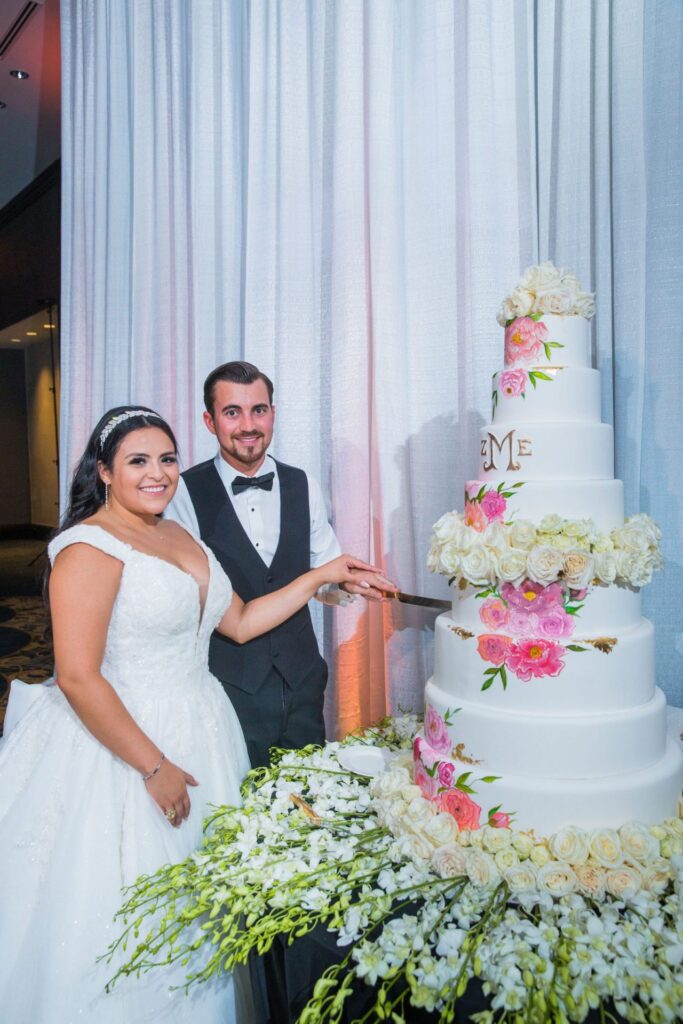 Ebonee wedding reception at La Cantera cake cutting