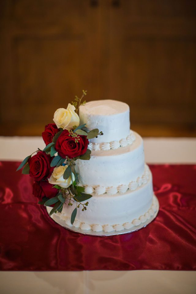 Hall wedding Chandelier of Gruene the cake