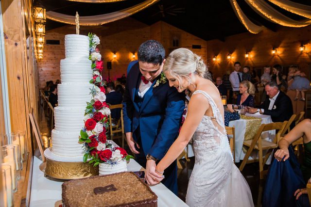 Ruiz wedding at Sandy Oaks Ranch cake cutting