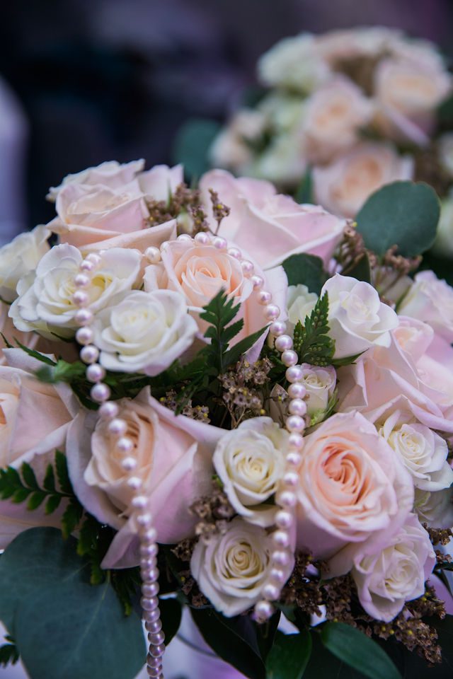 Tate wedding Olympia Hills pearls and bouquet
