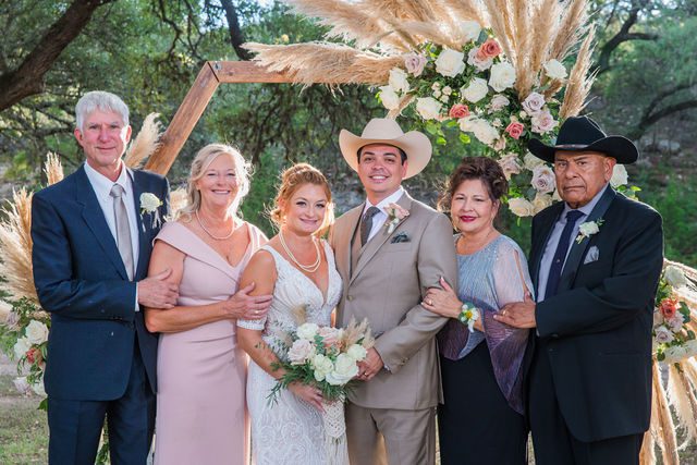 Lamm wedding at Eagle Dancer Ranch family photo