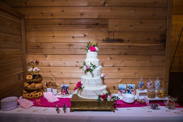 Hollubs wedding at Geronimo Oaks in San Antonio the wedding cake