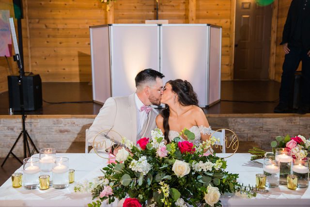 Hollubs wedding at Geronimo Oaks in San Antonio kiss at the table