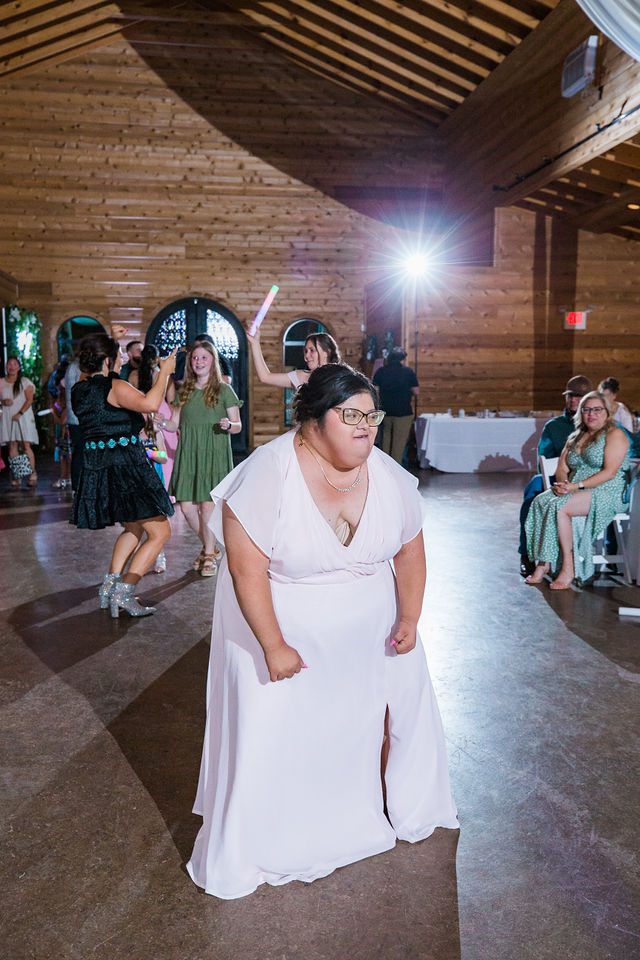 Hollubs wedding at Geronimo Oaks in San Antonio reception sister dancing