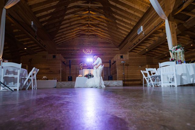 Hollubs wedding at Geronimo Oaks in San Antonio reception last dance on the floor