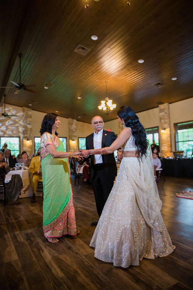 Nida wedding Club of Garden Ridge in San Antonio parents dance