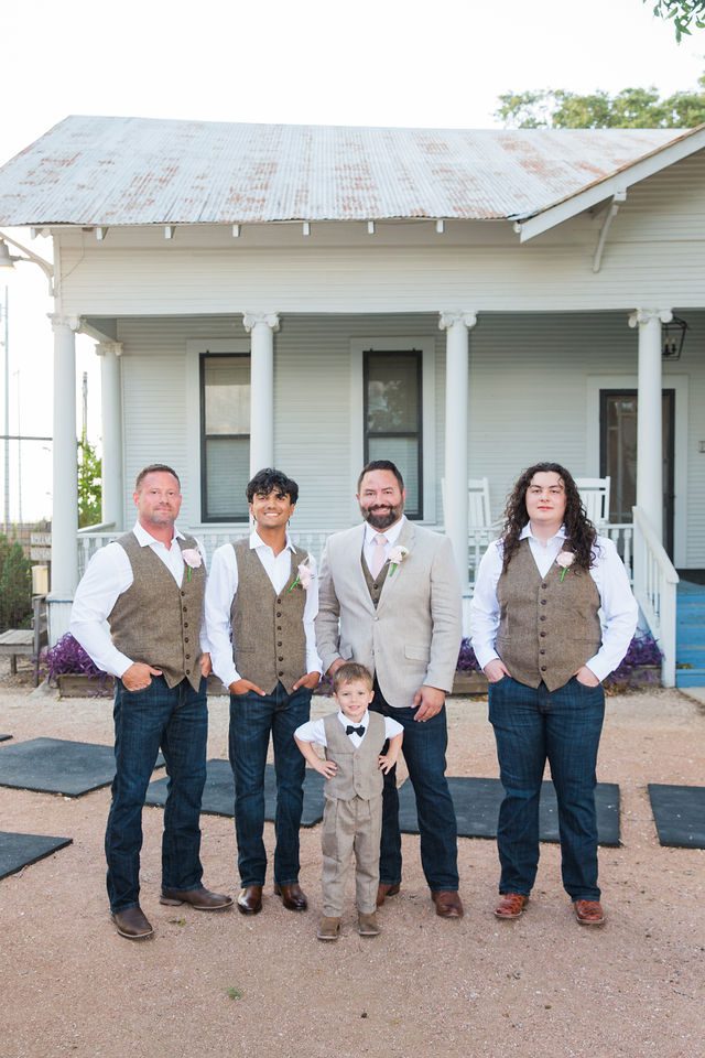 Chad wedding at the Allen Farmhaus groom and groomsmen