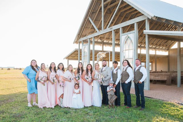 Chad wedding at the Allen Farmhaus the bridal party portrait
