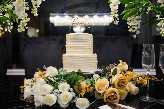 La Rasha's Wedding San Antonio cake
